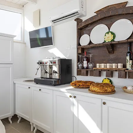 Petra Bianca Nocleg ze śniadaniem 4*