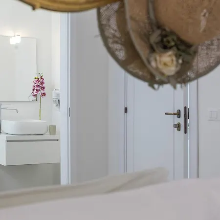 לינה וארוחת בוקר Petra Bianca 4*