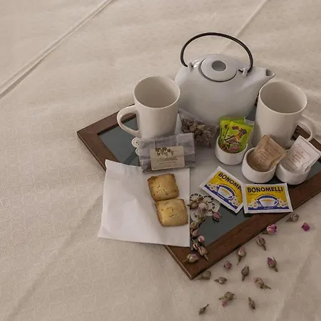 לינה וארוחת בוקר Petra Bianca 4*