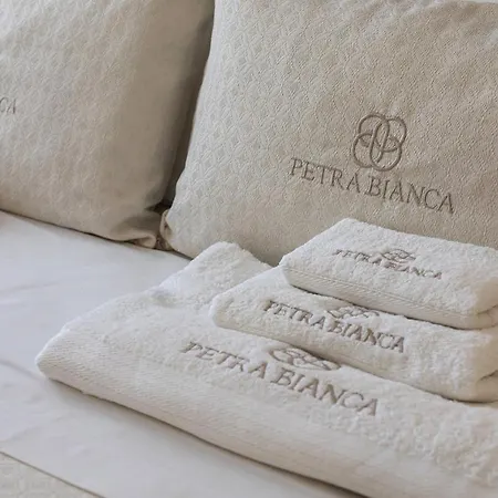 Petra Bianca לינה וארוחת בוקר 4*